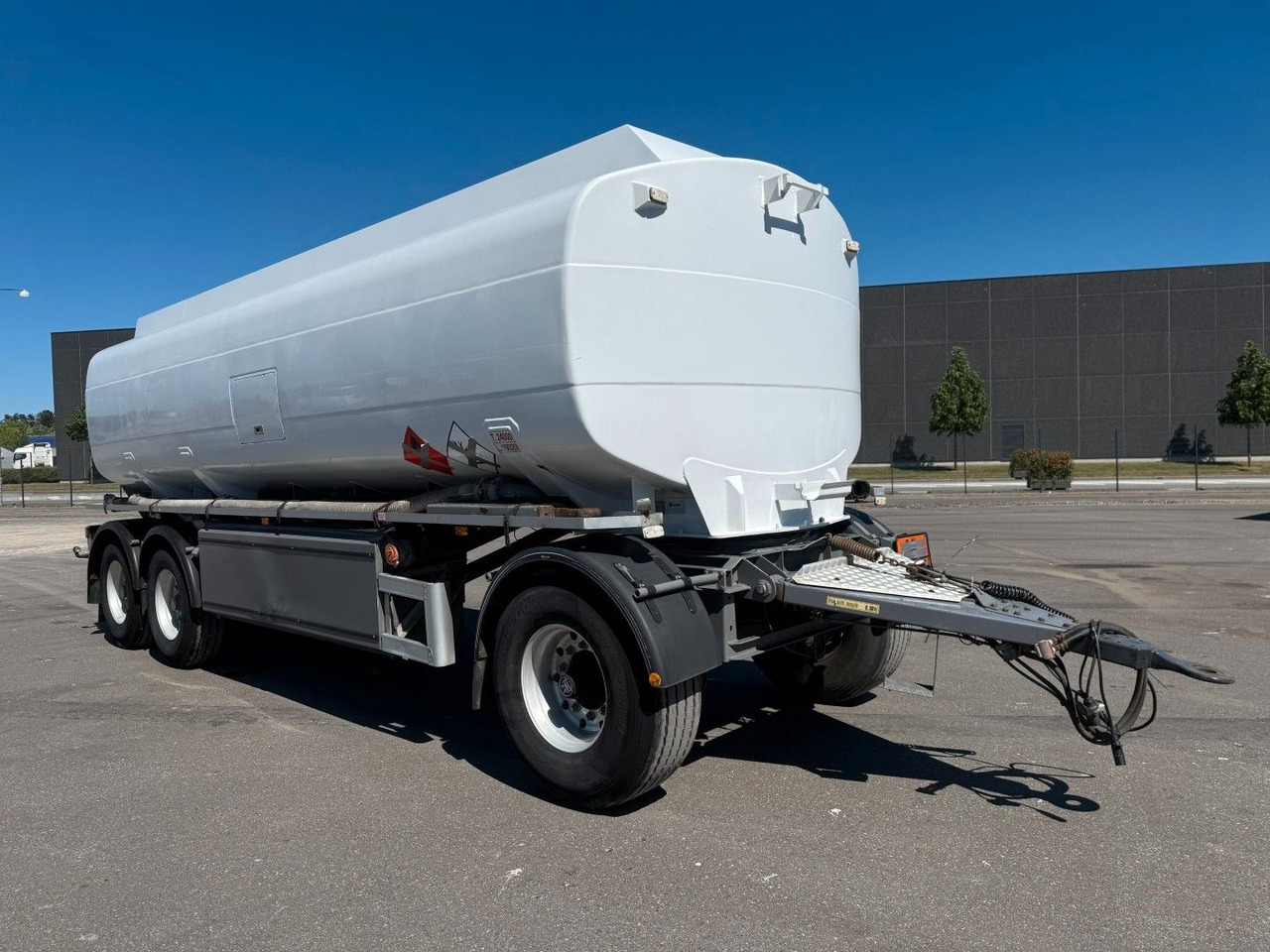 HMK Bilcon 3 axle 27.000 l. ADR 5 rooms - Reboque cisterna: foto 2 HMK Bilcon 3 axle 27.000 l. ADR 5 rooms - Reboque cisterna: foto 2