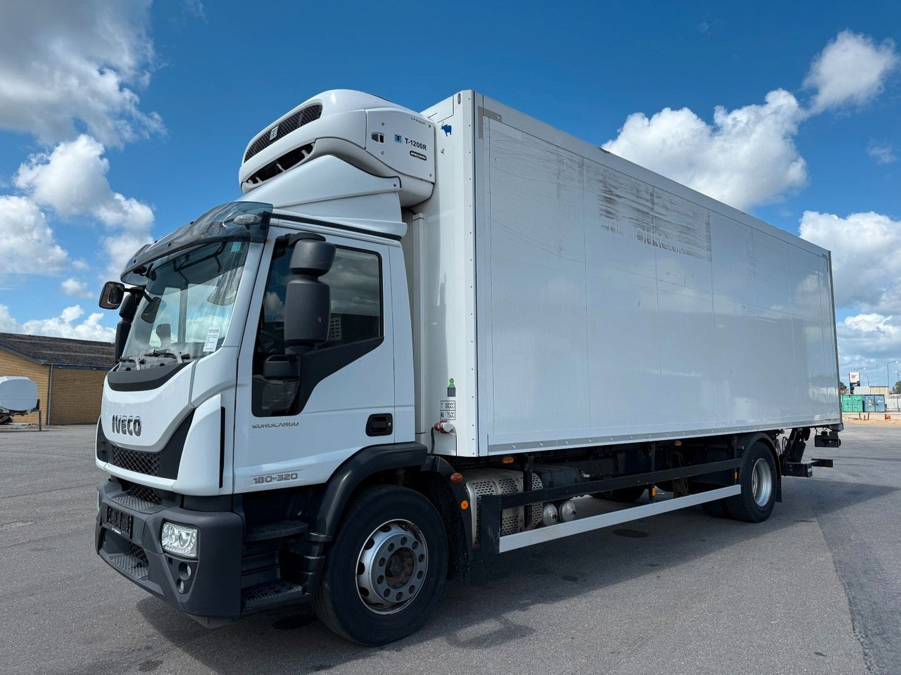 Iveco 180E32 4x2 Schmitz / Thermo King T-1200R Spectru Iveco 180E32 4x2 Schmitz / Thermo King T-1200R Spectru - Camião frigorífico: foto 1 Iveco 180E32 4x2 Schmitz / Thermo King T-1200R Spectru Iveco 180E32 4x2 Schmitz / Thermo King T-1200R Spectru - Camião frigorífico: foto 1
