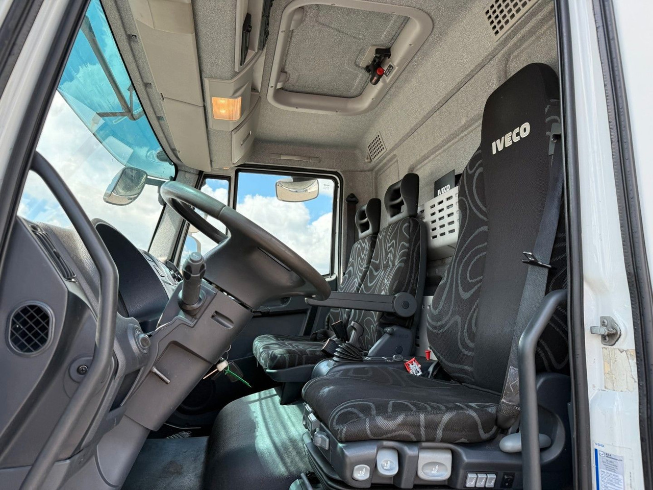 Iveco 180E32 Schmitz / Thermo King T-1200R Spectrum Iveco 180E32 Schmitz / Thermo King T-1200R Spectrum - Camião frigorífico: foto 5 Iveco 180E32 Schmitz / Thermo King T-1200R Spectrum Iveco 180E32 Schmitz / Thermo King T-1200R Spectrum - Camião frigorífico: foto 5