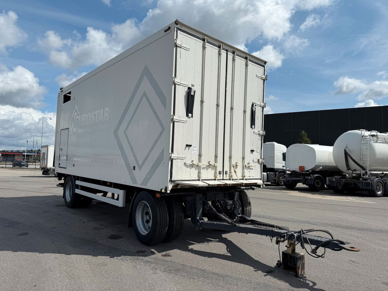 Kel-Berg 20 t. Alubox - Maschineramp Kel-Berg 2 axle 20 t. Alubox - Maschineramp - Reboque furgão: foto 2 Kel-Berg 20 t. Alubox - Maschineramp Kel-Berg 2 axle 20 t. Alubox - Maschineramp - Reboque furgão: foto 2