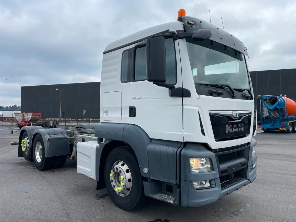MAN TGS 26.440 6x2*4 ADR Fahrgestell Euro 6 - Camião chassi: foto 2 MAN TGS 26.440 6x2*4 ADR Fahrgestell Euro 6 - Camião chassi: foto 2