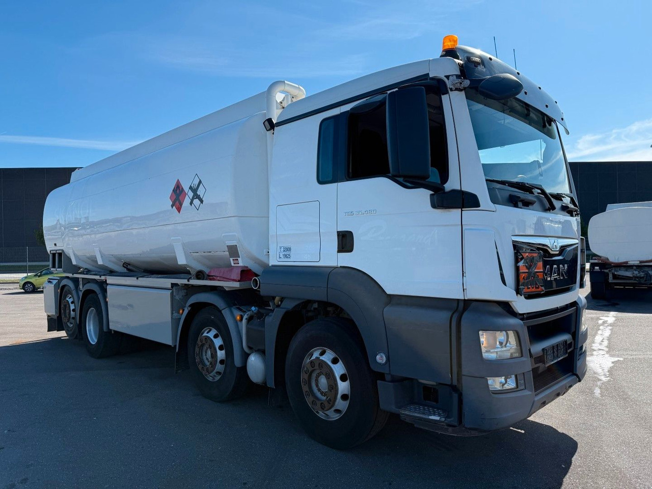 MAN TGS 35.480 8x2*6 23.000 l. ADR Euro 6 Tanktruck - Camião cisterna: foto 2 MAN TGS 35.480 8x2*6 23.000 l. ADR Euro 6 Tanktruck - Camião cisterna: foto 2