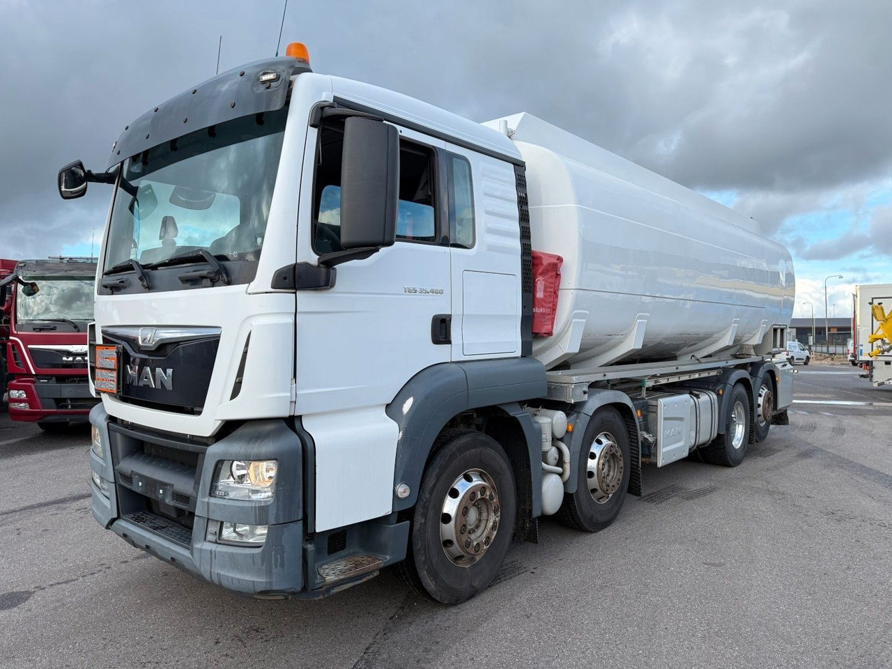 MAN TGS 35.480 8x2*6 Euro 6 23.000 l ADR Tanktruck - Camião cisterna: foto 1 MAN TGS 35.480 8x2*6 Euro 6 23.000 l ADR Tanktruck - Camião cisterna: foto 1