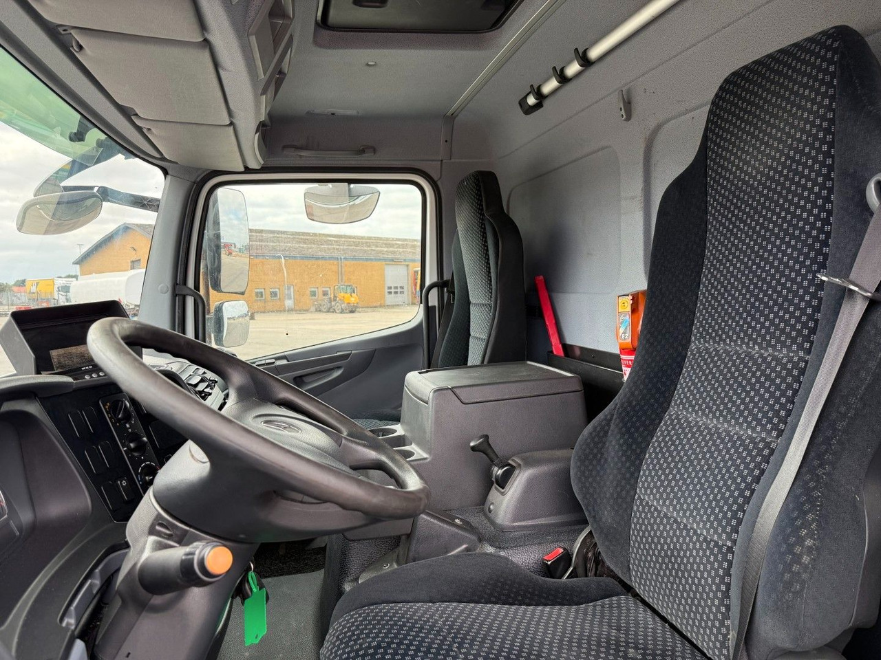 Camião furgão Mercedes-Benz Atego 1218 4x2 Euro 5 8,0 m. koffer: foto 10