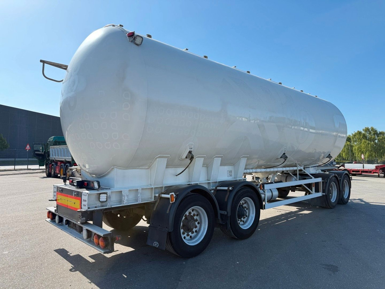 P4T30 4 axle 42 m3 Alu Silo tank - Reboque cisterna: foto 3 P4T30 4 axle 42 m3 Alu Silo tank - Reboque cisterna: foto 3