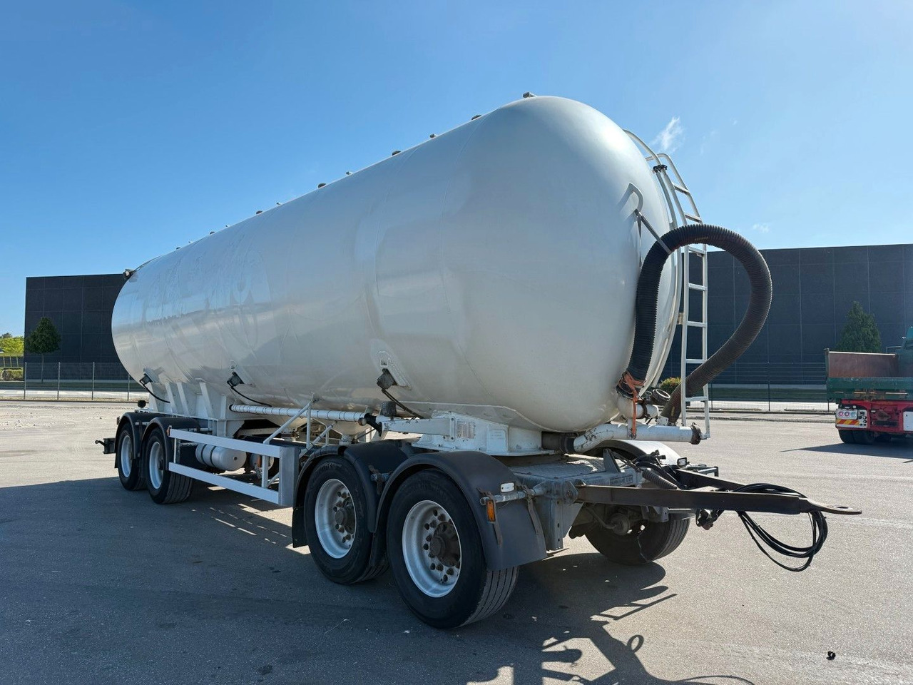 P4T30 4 axle 42 m3 Alu Silo tank - Reboque cisterna: foto 2 P4T30 4 axle 42 m3 Alu Silo tank - Reboque cisterna: foto 2