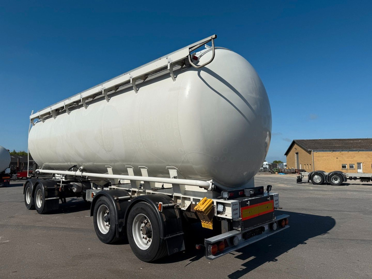 P4T30 4 axle 42 m3 Alu Silo tank - Reboque cisterna: foto 4 P4T30 4 axle 42 m3 Alu Silo tank - Reboque cisterna: foto 4