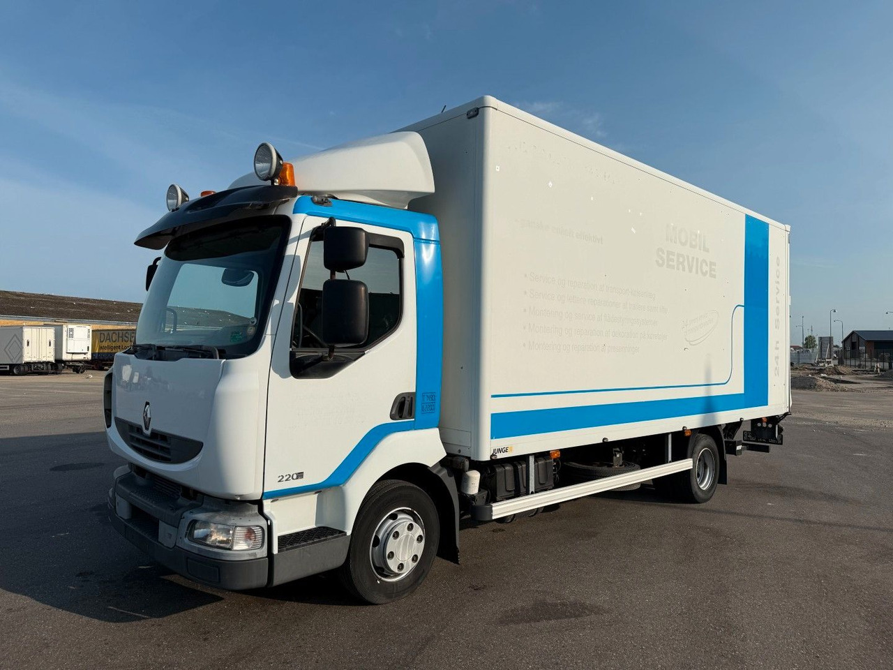Renault Midlum 220 DXI 4x2 6.0 Box / Koffer - Camião furgão: foto 1 Renault Midlum 220 DXI 4x2 6.0 Box / Koffer - Camião furgão: foto 1