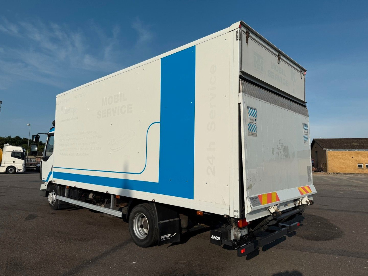 Renault Midlum 220 DXI 4x2 6.0 Box / Koffer - Camião furgão: foto 4 Renault Midlum 220 DXI 4x2 6.0 Box / Koffer - Camião furgão: foto 4