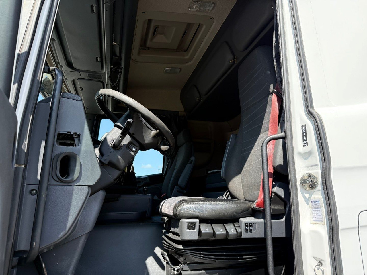 Scania G480 8x2*6 24.000 L / 5 compartments / ADR Tank - Camião cisterna: foto 5 Scania G480 8x2*6 24.000 L / 5 compartments / ADR Tank - Camião cisterna: foto 5