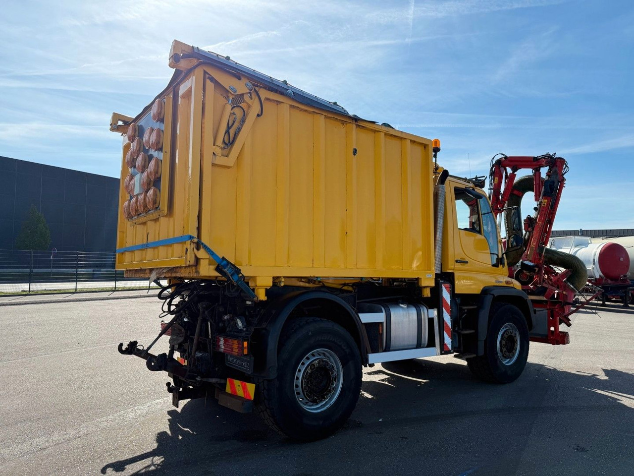 Unimog U500 4x4 / Dücker Kipper / Saug / Mäher MKT 15R - Camião basculante: foto 3 Unimog U500 4x4 / Dücker Kipper / Saug / Mäher MKT 15R - Camião basculante: foto 3