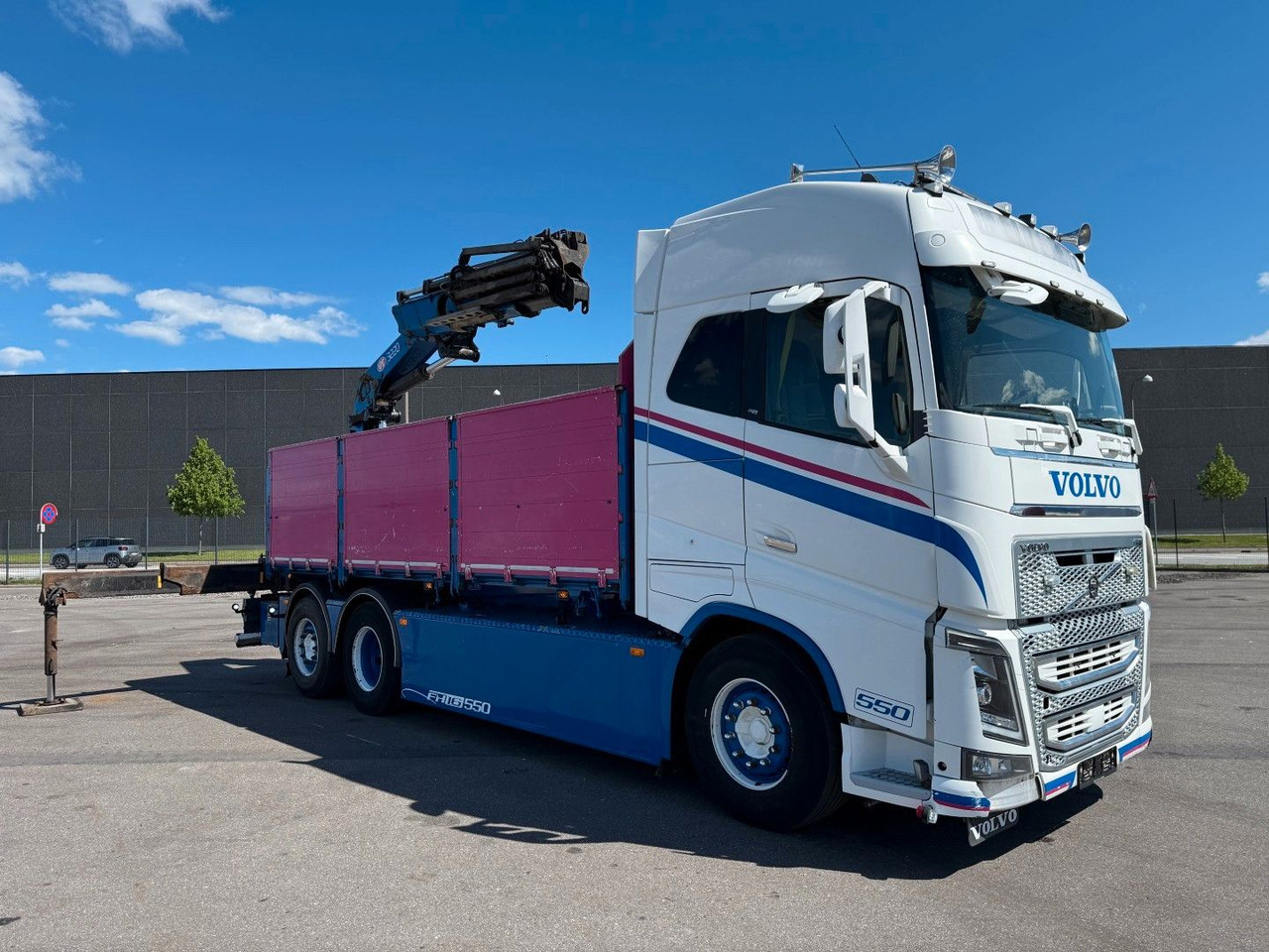 Volvo FH 16.550 6x24 / Crane HMF 3220K4 Euro 6 - Camião grua: foto 3 Volvo FH 16.550 6x24 / Crane HMF 3220K4 Euro 6 - Camião grua: foto 3