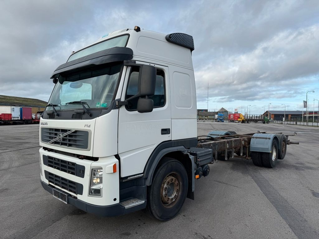 Volvo FM340 6x2 Globetrotter Chassis / Fahrgestell - Camião chassi: foto 1 Volvo FM340 6x2 Globetrotter Chassis / Fahrgestell - Camião chassi: foto 1