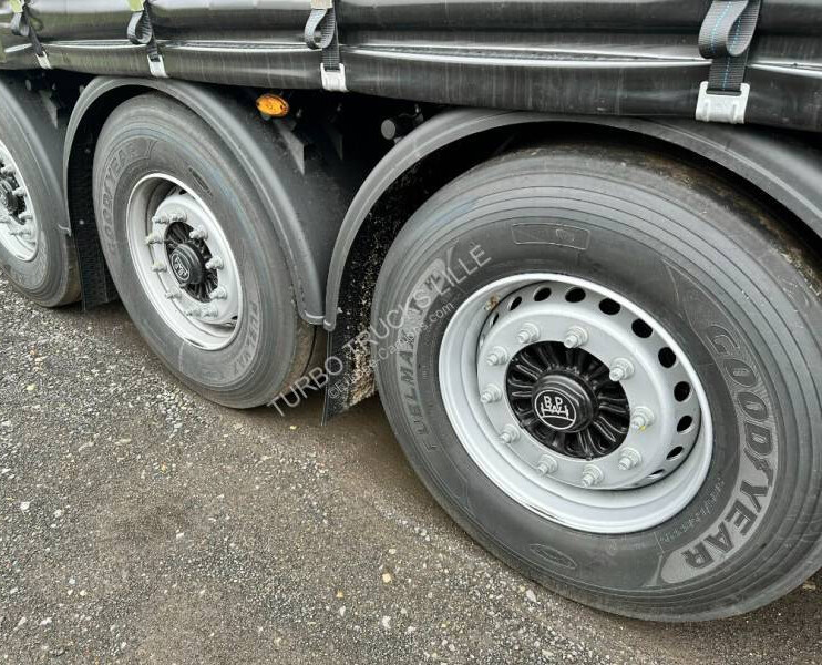 Kögel 3 essieux - Semi-reboque de lona: foto 2 Kögel 3 essieux - Semi-reboque de lona: foto 2