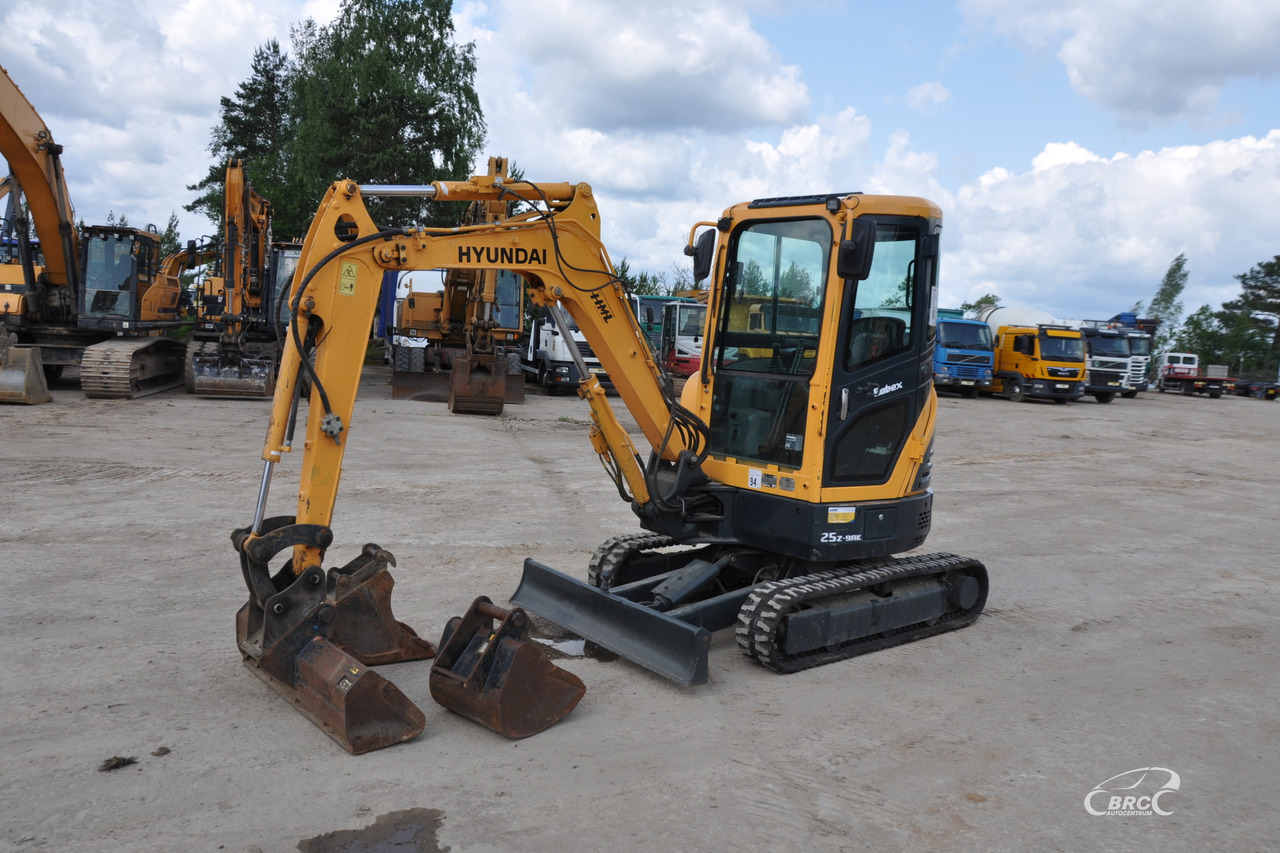 Hyundai R25Z-9AK - Mini escavadeira: foto 1 Hyundai R25Z-9AK - Mini escavadeira: foto 1