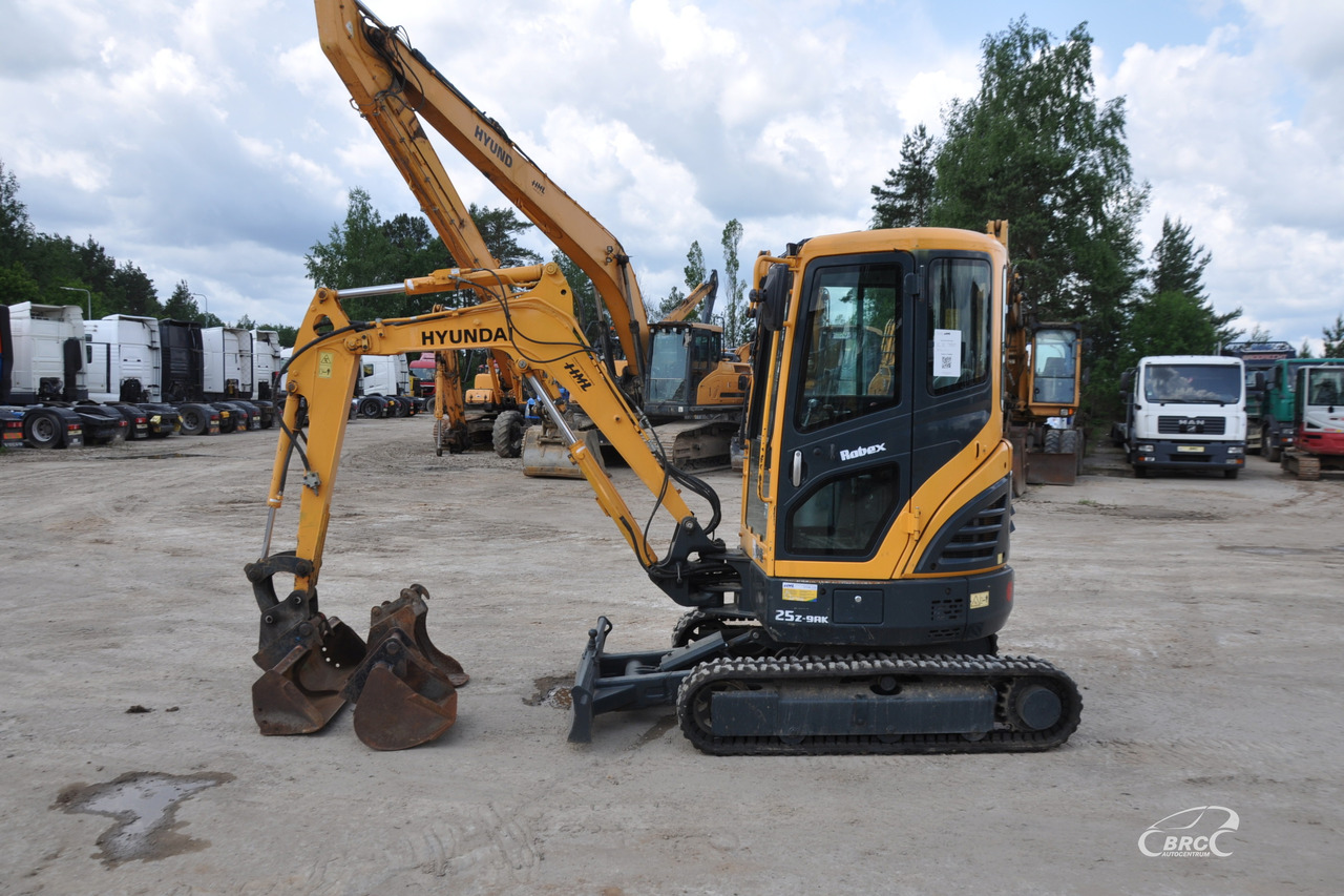 Hyundai R25Z-9AK - Mini escavadeira: foto 3 Hyundai R25Z-9AK - Mini escavadeira: foto 3