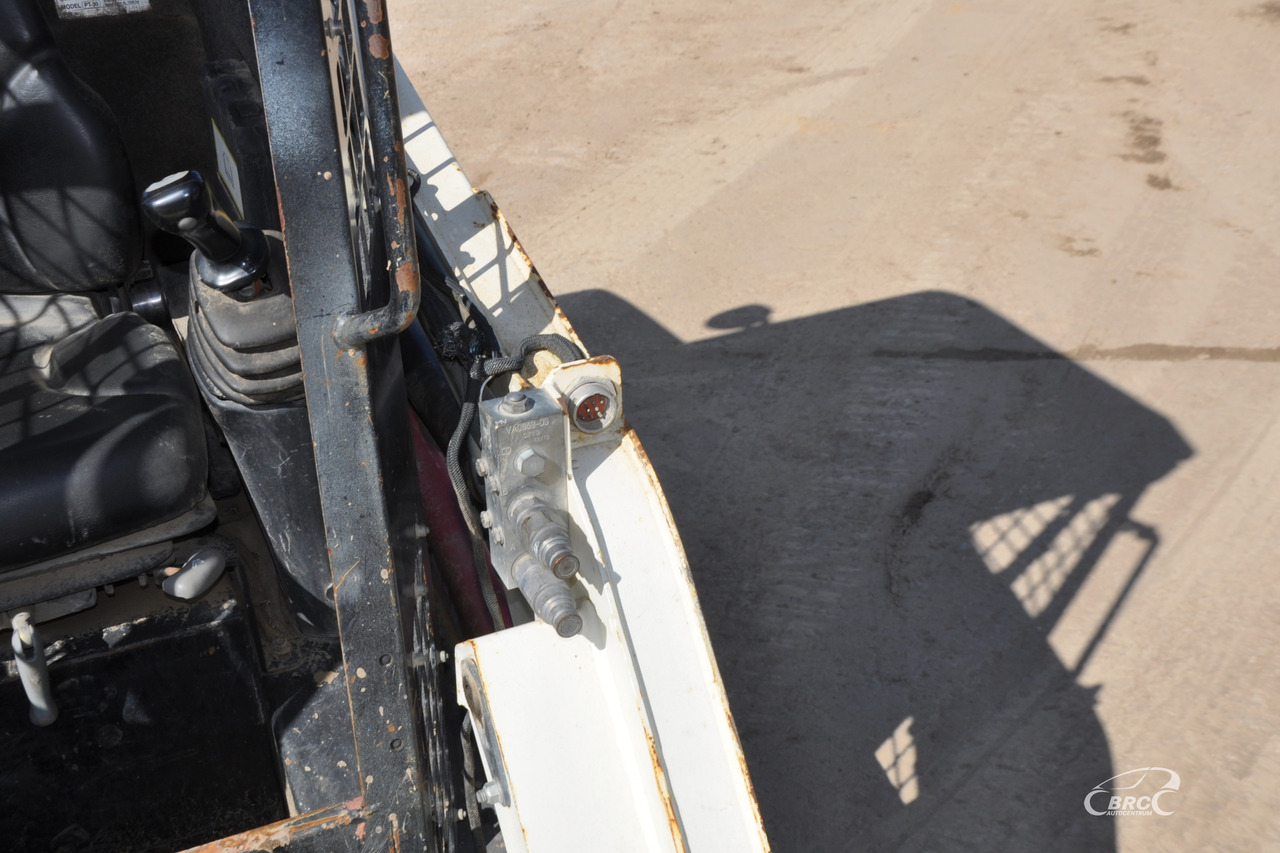 Mini pá carregadora Terex PT30A: foto 11