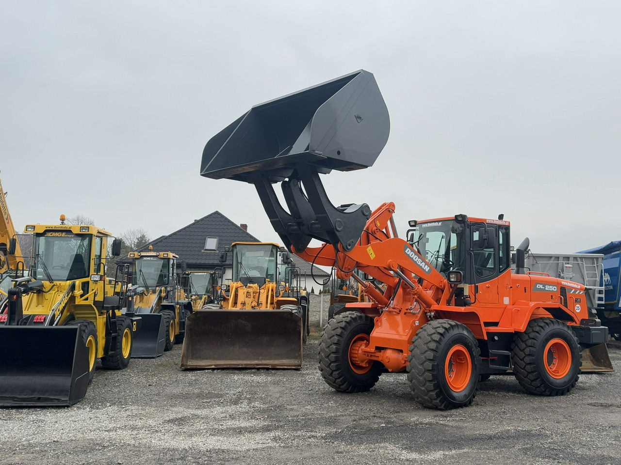Doosan DL250 14,5Ton Łyżka Wysokiego Wysypu !!! - Pá carregadora de rodas: foto 2 Doosan DL250 14,5Ton Łyżka Wysokiego Wysypu !!! - Pá carregadora de rodas: foto 2