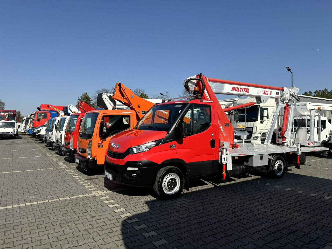 Iveco Daily 35S12 - Caminhão com plataforma aérea: foto 1 Iveco Daily 35S12 - Caminhão com plataforma aérea: foto 1