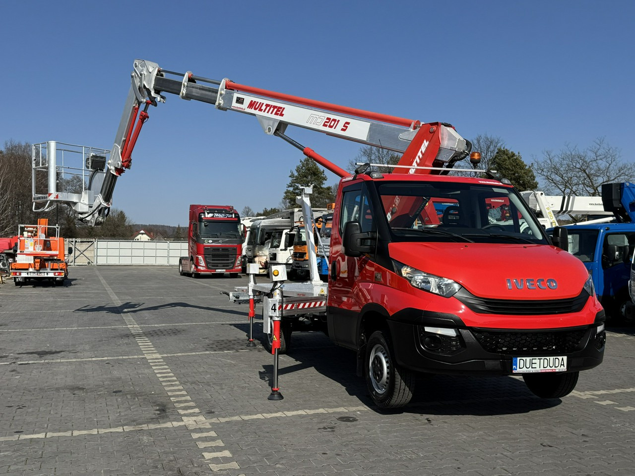 Iveco Daily 35S12 - Caminhão com plataforma aérea: foto 3 Iveco Daily 35S12 - Caminhão com plataforma aérea: foto 3