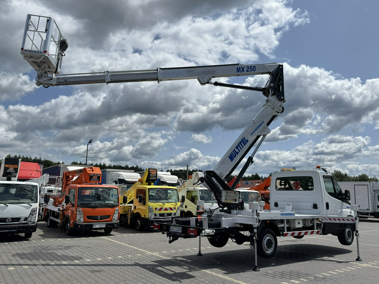 Iveco Daily 35S14 - Caminhão com plataforma aérea: foto 1 Iveco Daily 35S14 - Caminhão com plataforma aérea: foto 1