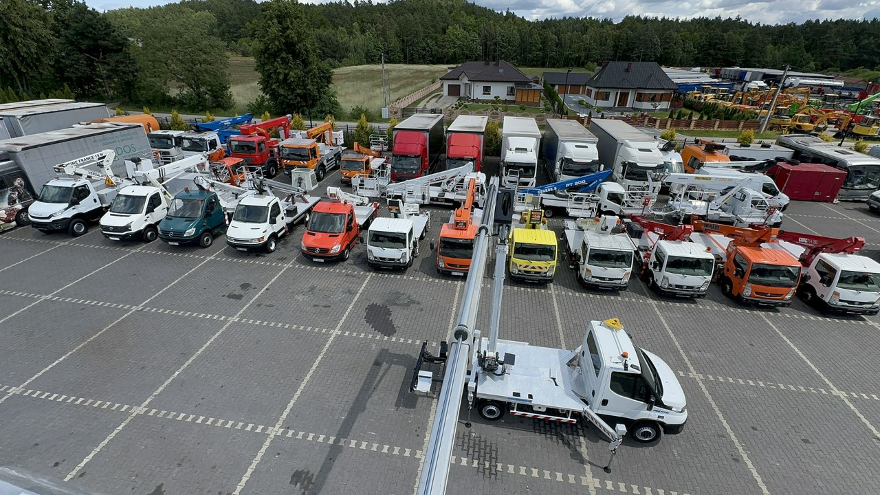 Iveco Daily 35S14 - Caminhão com plataforma aérea: foto 1 Iveco Daily 35S14 - Caminhão com plataforma aérea: foto 1