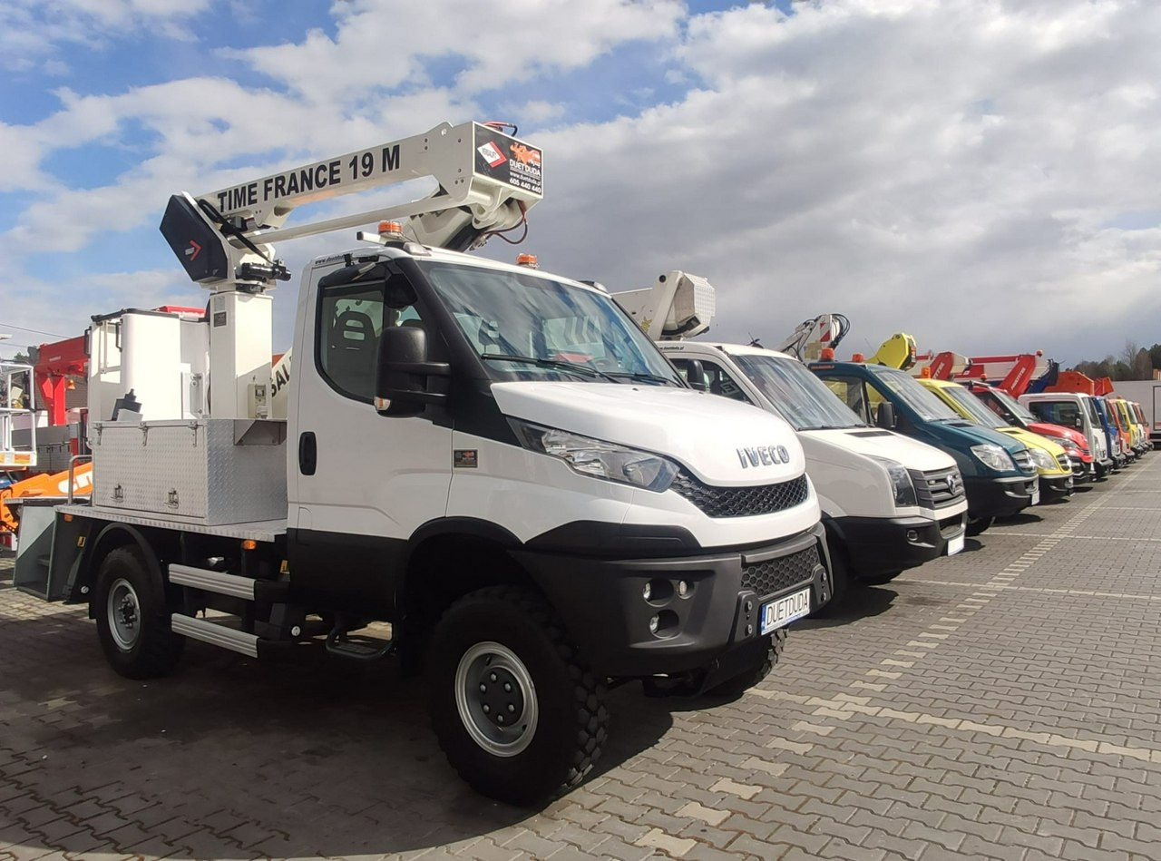 Iveco Daily 55S17W 4x4 Zwyżka 19m Versalift Lat 55 TB Time France - Caminhão com plataforma aérea: foto 3 Iveco Daily 55S17W 4x4 Zwyżka 19m Versalift Lat 55 TB Time France - Caminhão com plataforma aérea: foto 3