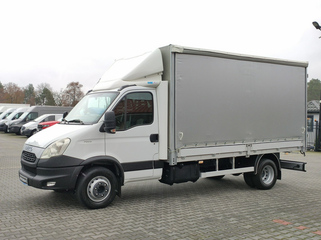 Iveco Daily 70C17 Firana Tył Drzwi Zadbany w Pełni Sprawny Super Stan - Carrinha de lona: foto 2 Iveco Daily 70C17 Firana Tył Drzwi Zadbany w Pełni Sprawny Super Stan - Carrinha de lona: foto 2