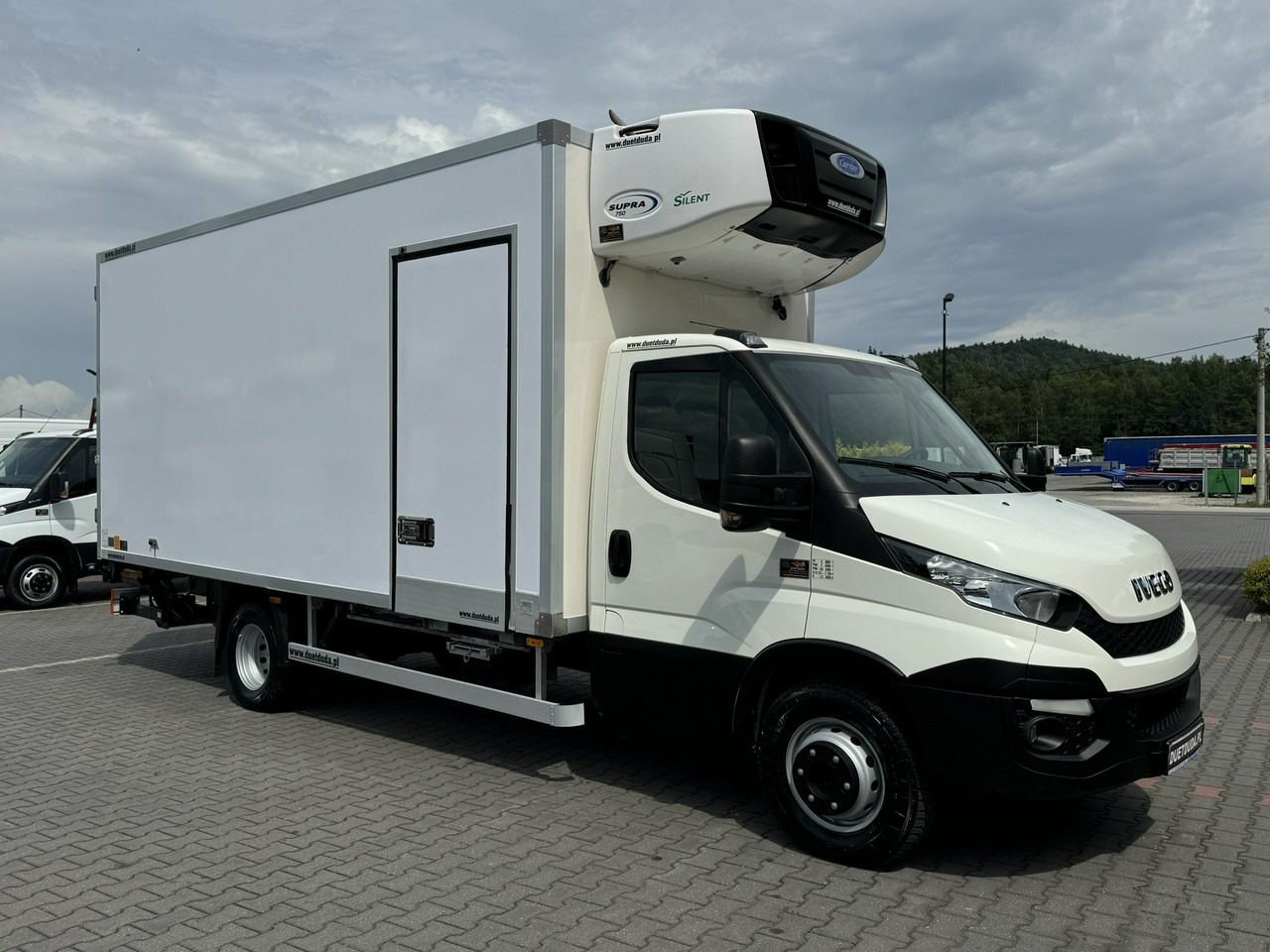 Iveco Daily 70C17 Mroźnia Agregat Carrier Supra 750 10-Palet + Winda - Carrinha frigorífica: foto 2 Iveco Daily 70C17 Mroźnia Agregat Carrier Supra 750 10-Palet + Winda - Carrinha frigorífica: foto 2