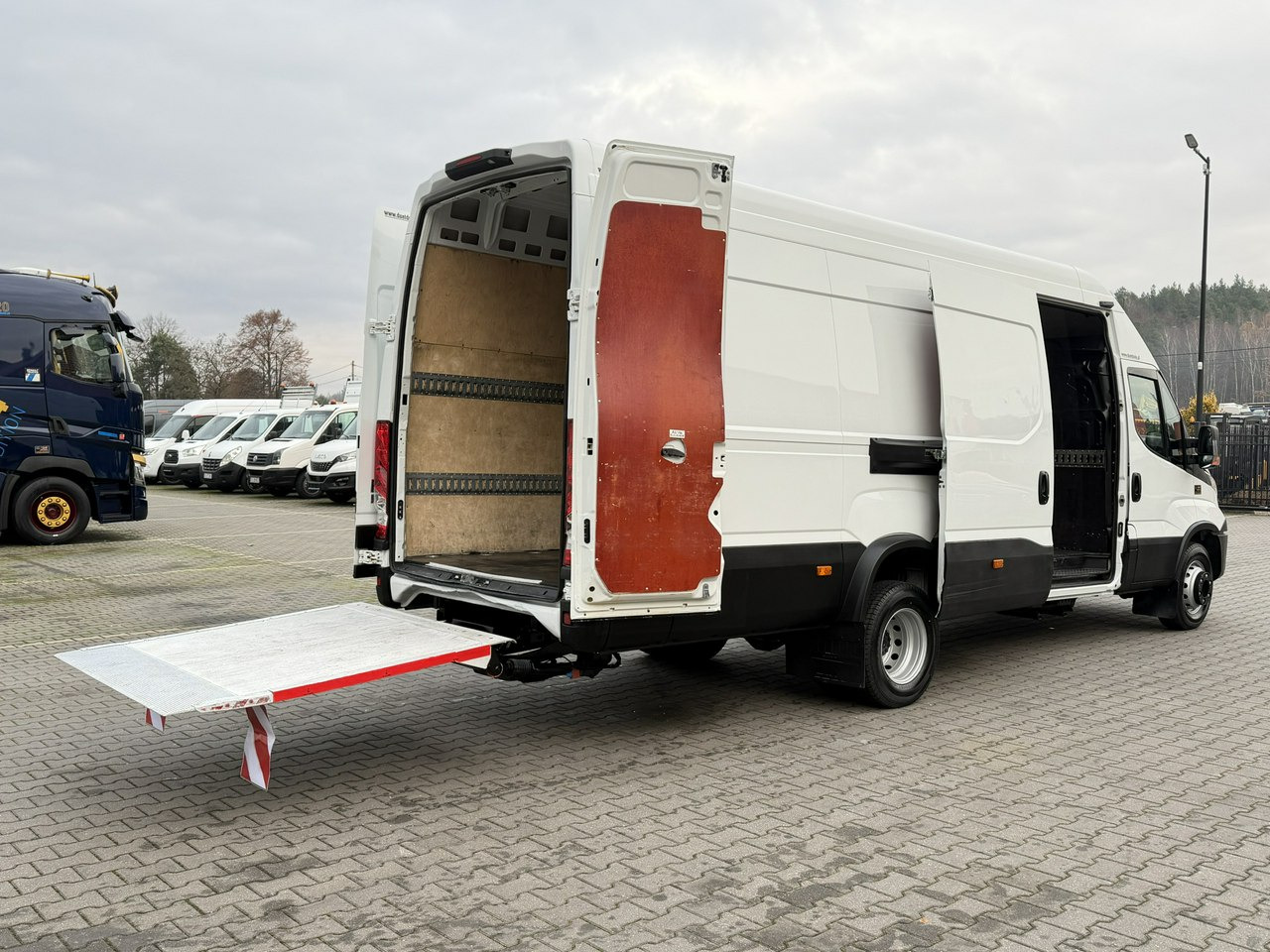 Iveco Daily 70C18 V H - Furgão: foto 5 Iveco Daily 70C18 V H - Furgão: foto 5
