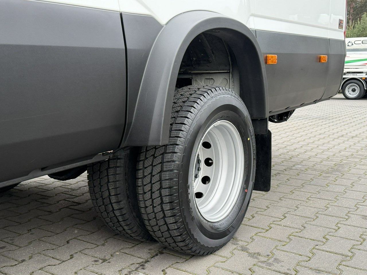 Iveco Daily 70C18 V H - Furgão: foto 3 Iveco Daily 70C18 V H - Furgão: foto 3