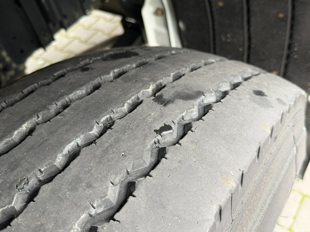 Iveco STRALIS 260S40 E6 Chłodnia Mroźnia Agregat THERMO KING T-1000R - Camião frigorífico: foto 4 Iveco STRALIS 260S40 E6 Chłodnia Mroźnia Agregat THERMO KING T-1000R - Camião frigorífico: foto 4