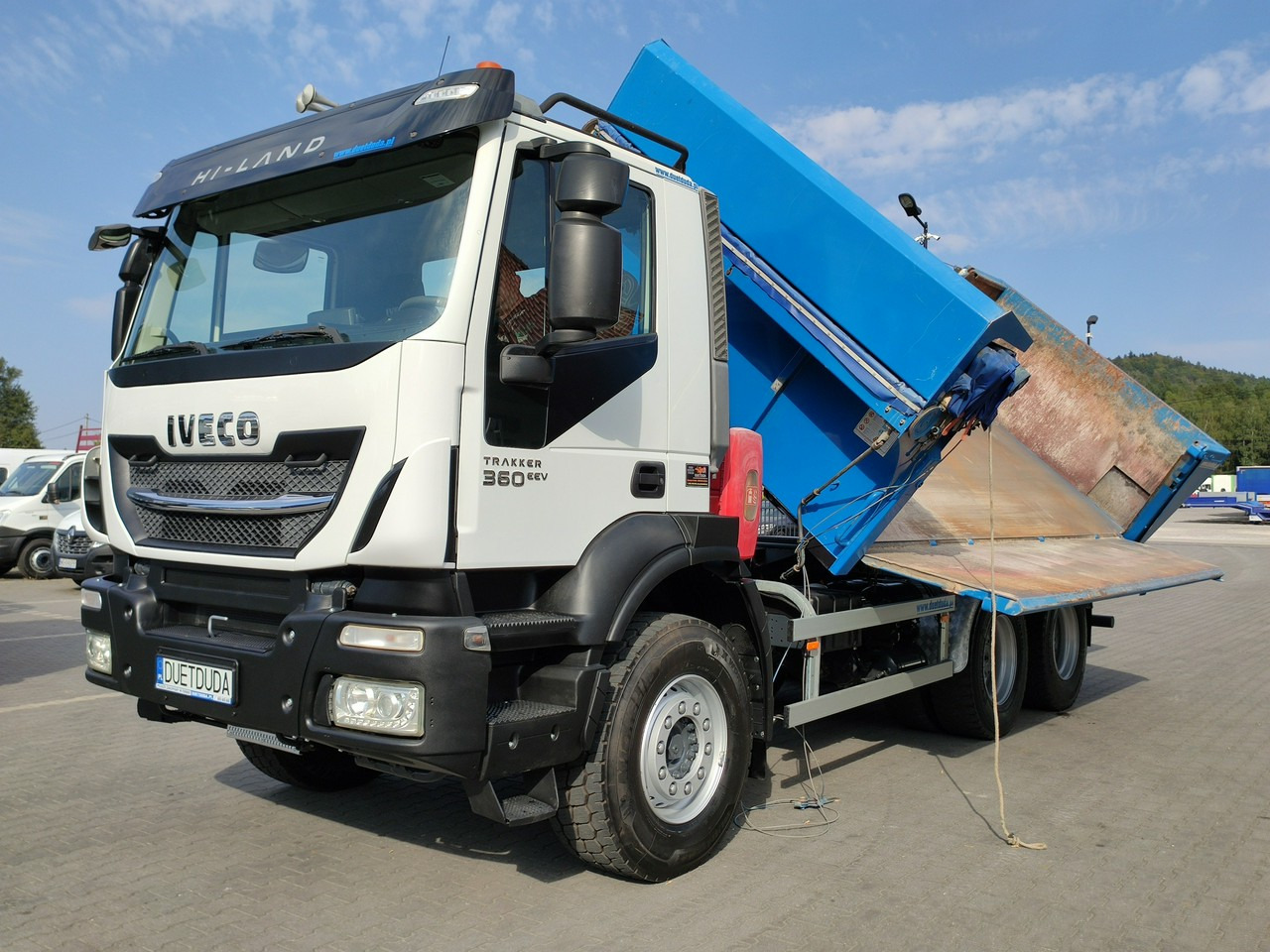 Iveco Trakker 360 EEV Manual 6x4 Wywrot 3-stronny Hydroburta Bok i Tył - Camião basculante: foto 1 Iveco Trakker 360 EEV Manual 6x4 Wywrot 3-stronny Hydroburta Bok i Tył - Camião basculante: foto 1