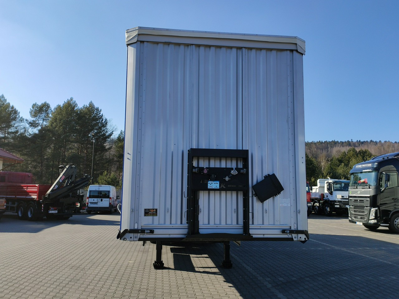 Kassbohrer Maxima XS Standard Super Stan Nowe Firany !!! - Semi-reboque de lona: foto 4 Kassbohrer Maxima XS Standard Super Stan Nowe Firany !!! - Semi-reboque de lona: foto 4