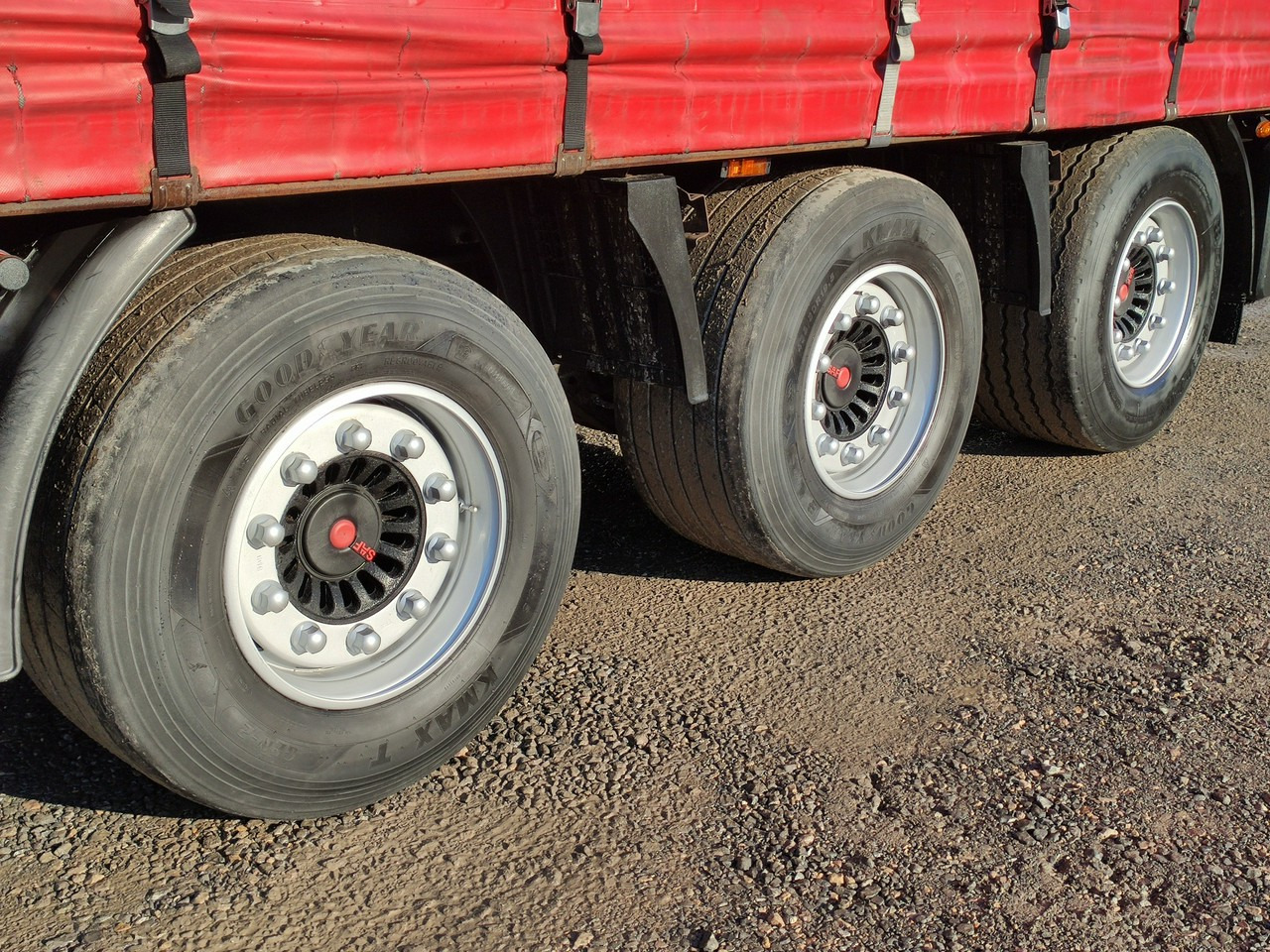 Kogel SN24 Firana Mega Oś Podnoszona - Semi-reboque de lona: foto 5 Kogel SN24 Firana Mega Oś Podnoszona - Semi-reboque de lona: foto 5