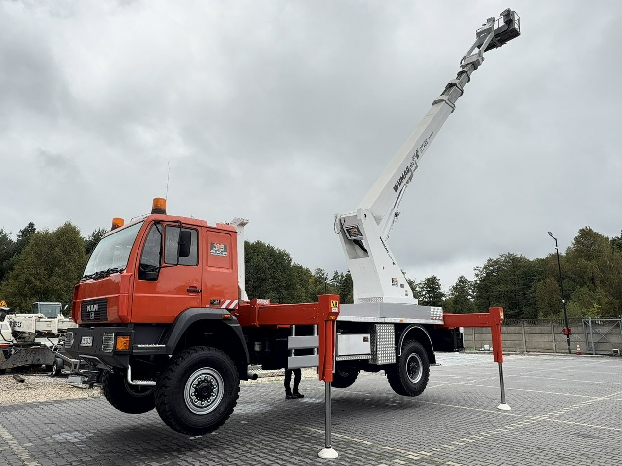 MAN 18.284 4x4 Zwyżka WUMAG WT 425 Podnośnik Koszowy - Caminhão com plataforma aérea: foto 4 MAN 18.284 4x4 Zwyżka WUMAG WT 425 Podnośnik Koszowy - Caminhão com plataforma aérea: foto 4