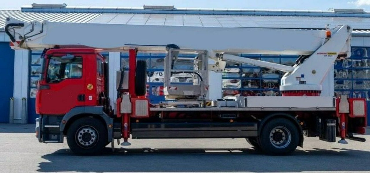 MAN TGM 18.280 Zwyżka WUMAG WT 450 Podnośnik Koszowy - Caminhão com plataforma aérea: foto 1 MAN TGM 18.280 Zwyżka WUMAG WT 450 Podnośnik Koszowy - Caminhão com plataforma aérea: foto 1
