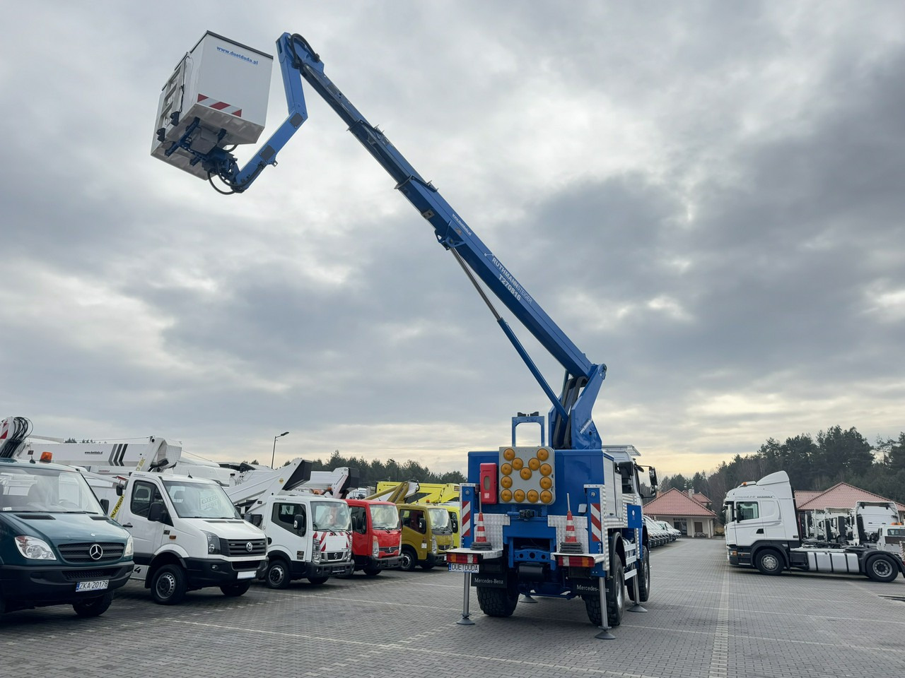 Mercedes AXOR 1829 4x4 Zwyżka RUTHMANN STEIGER T270S16 Podnośnik Koszowy - Caminhão com plataforma aérea: foto 4 Mercedes AXOR 1829 4x4 Zwyżka RUTHMANN STEIGER T270S16 Podnośnik Koszowy - Caminhão com plataforma aérea: foto 4