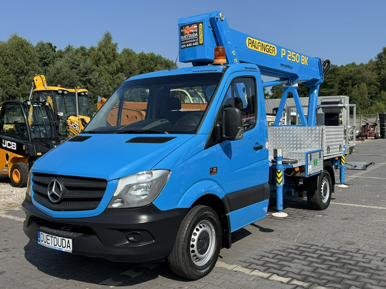 Mercedes Sprinter - Caminhão com plataforma aérea: foto 3 Mercedes Sprinter - Caminhão com plataforma aérea: foto 3