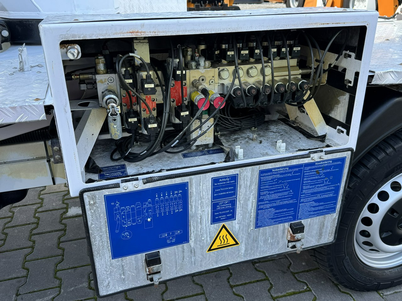 Mercedes Sprinter Zwyżka Podnośnik Koszowy PALFINGER P280 B UDT - Caminhão com plataforma aérea: foto 4 Mercedes Sprinter Zwyżka Podnośnik Koszowy PALFINGER P280 B UDT - Caminhão com plataforma aérea: foto 4