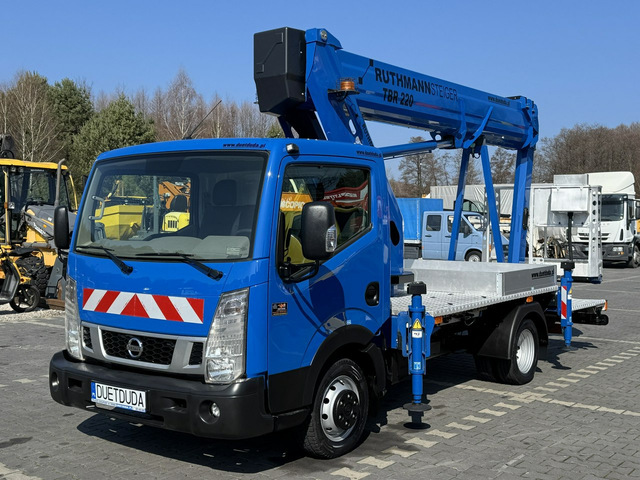 Nissan Cabstar - Caminhão com plataforma aérea: foto 5 Nissan Cabstar - Caminhão com plataforma aérea: foto 5