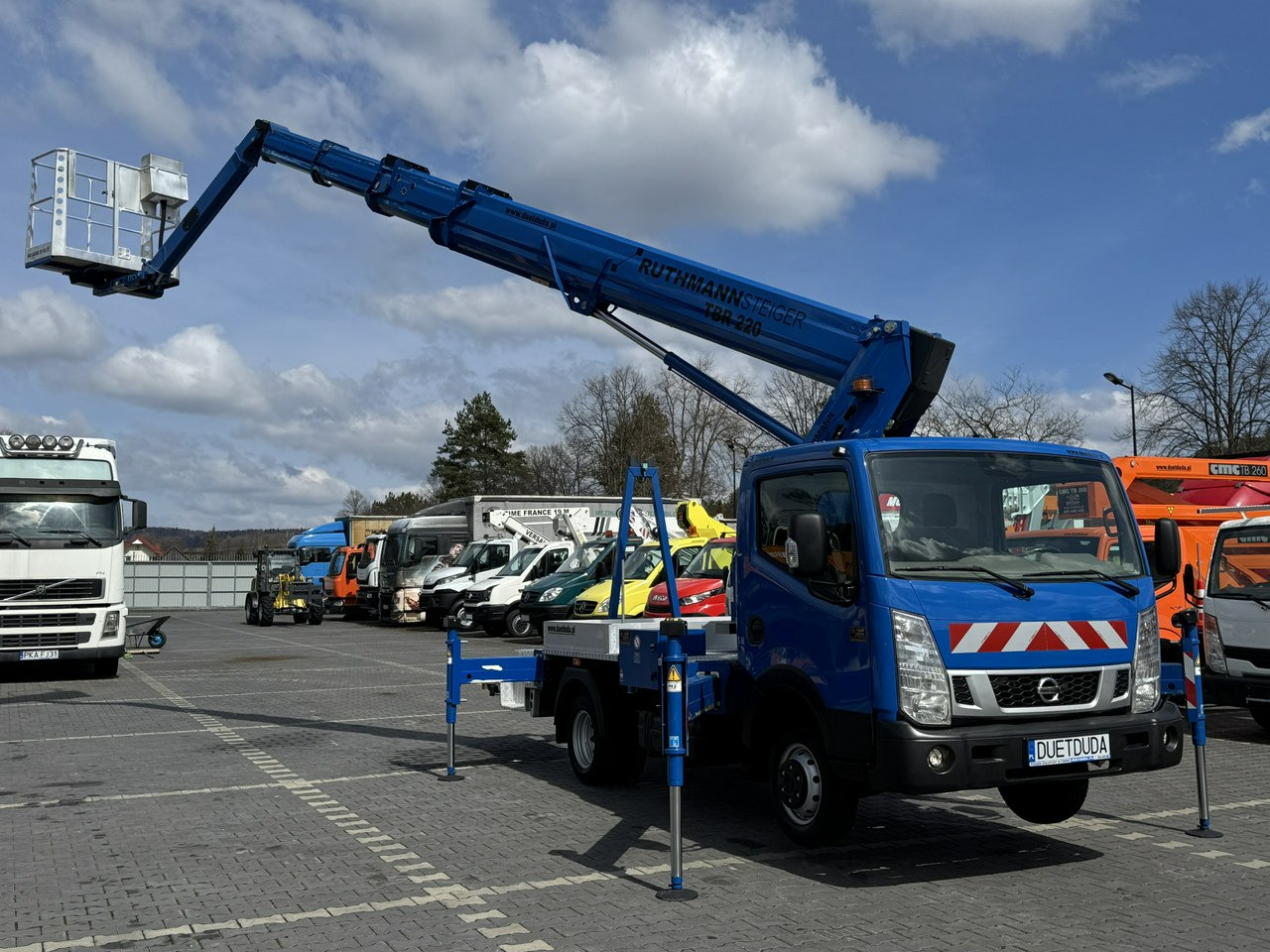 Nissan Cabstar - Caminhão com plataforma aérea: foto 4 Nissan Cabstar - Caminhão com plataforma aérea: foto 4