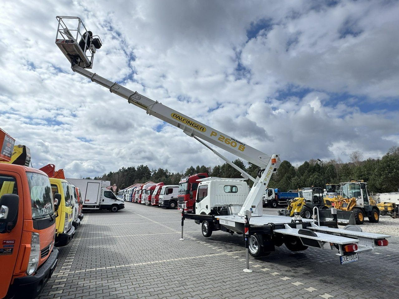 Caminhão com plataforma aérea Nissan Cabstar: foto 15