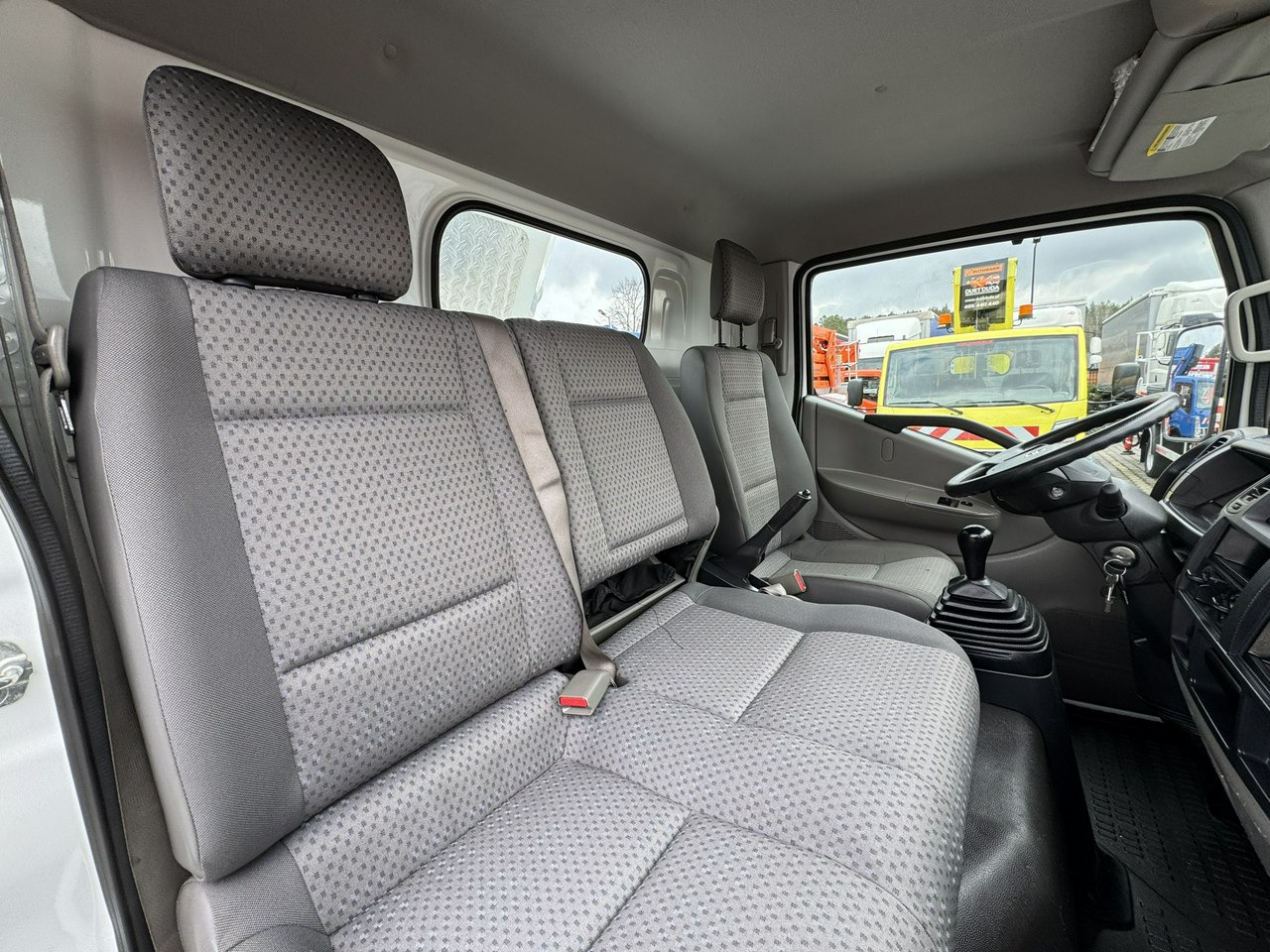 Caminhão com plataforma aérea Nissan Cabstar: foto 33