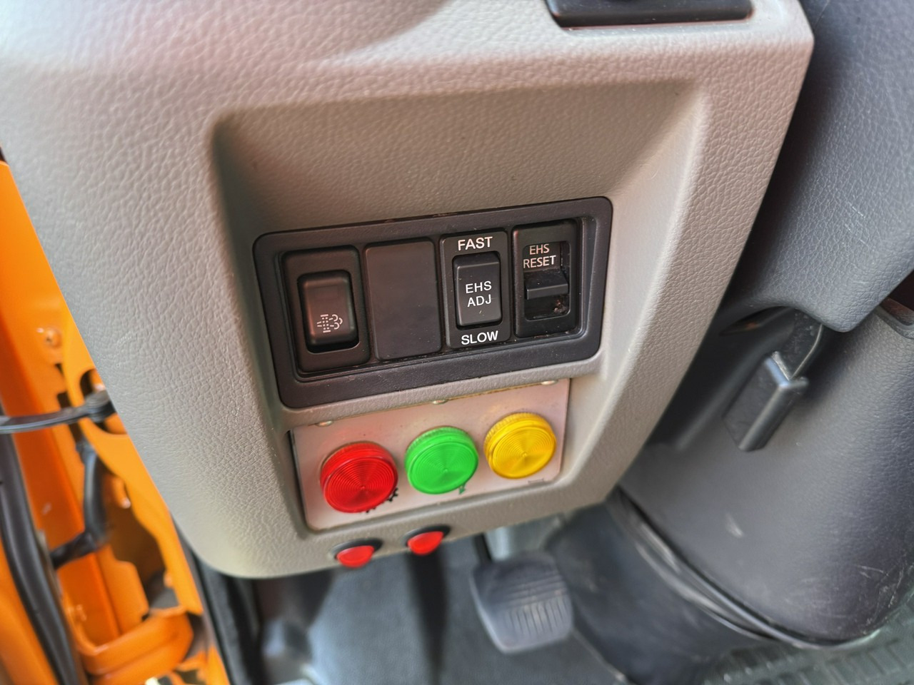 Caminhão com plataforma aérea Nissan Cabstar: foto 30