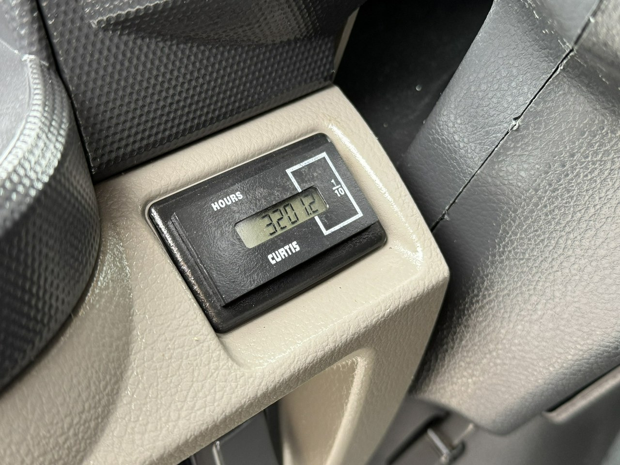 Caminhão com plataforma aérea Nissan Cabstar: foto 28