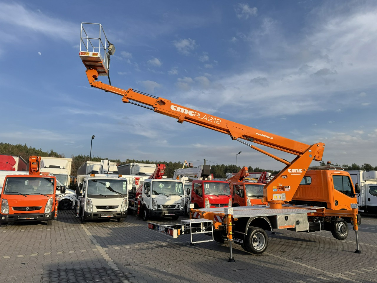 Caminhão com plataforma aérea Nissan Cabstar: foto 21