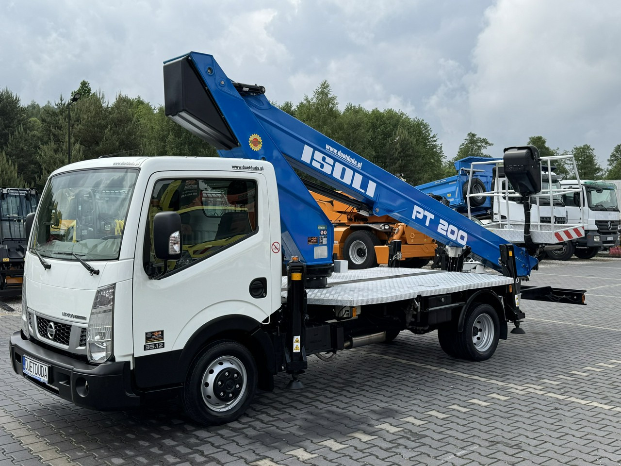 Nissan Cabstar - Caminhão com plataforma aérea: foto 3 Nissan Cabstar - Caminhão com plataforma aérea: foto 3