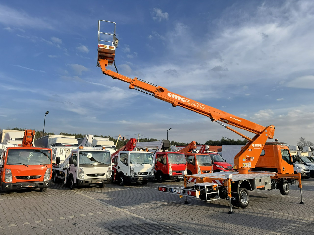 Caminhão com plataforma aérea Nissan Cabstar: foto 24