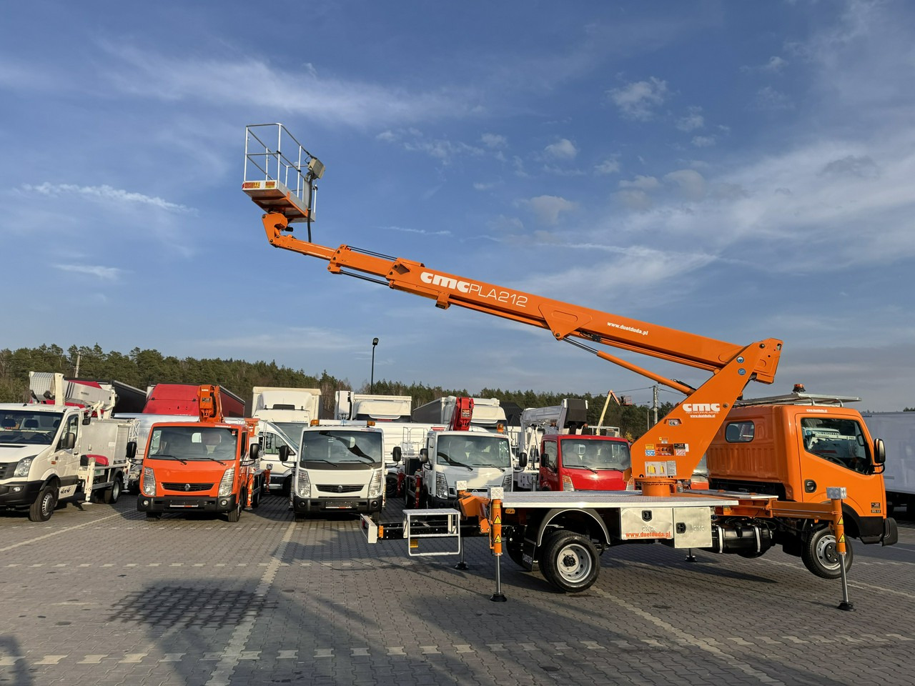 Caminhão com plataforma aérea Nissan Cabstar: foto 18